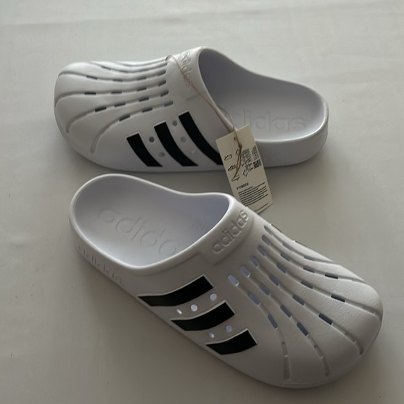 )NWT) Adidas Adilette Unisex Clogs in White & Black, (10 Women’s) (9 Men’s) - Picture 16 of 17